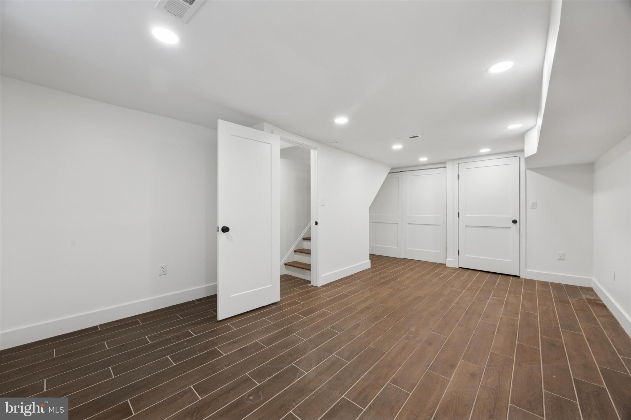 DICKINSON NARROWS - Residential