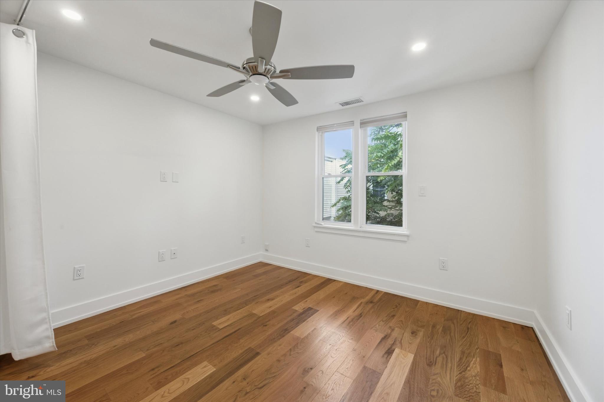 DICKINSON NARROWS - Residential