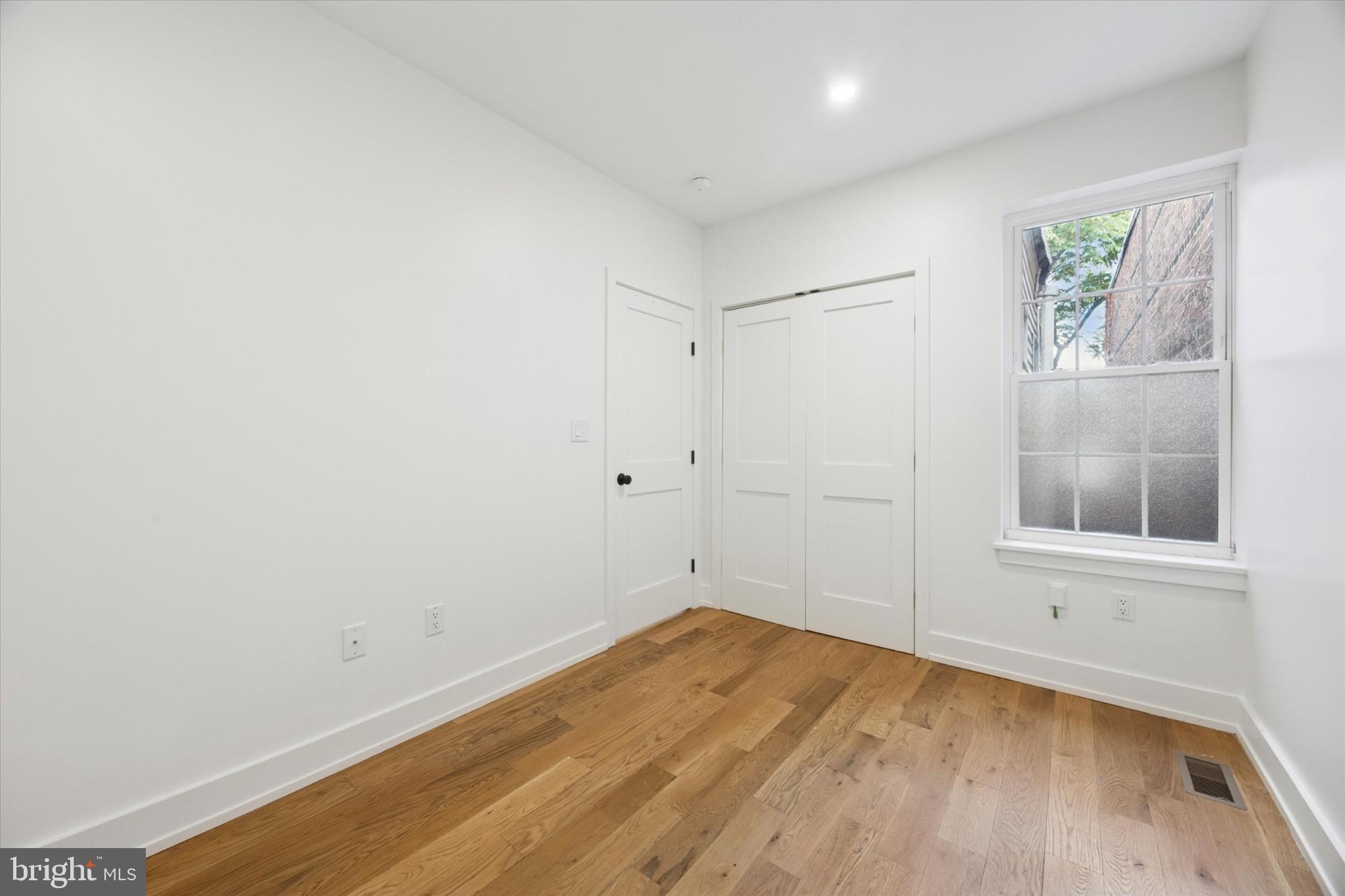 DICKINSON NARROWS - Residential