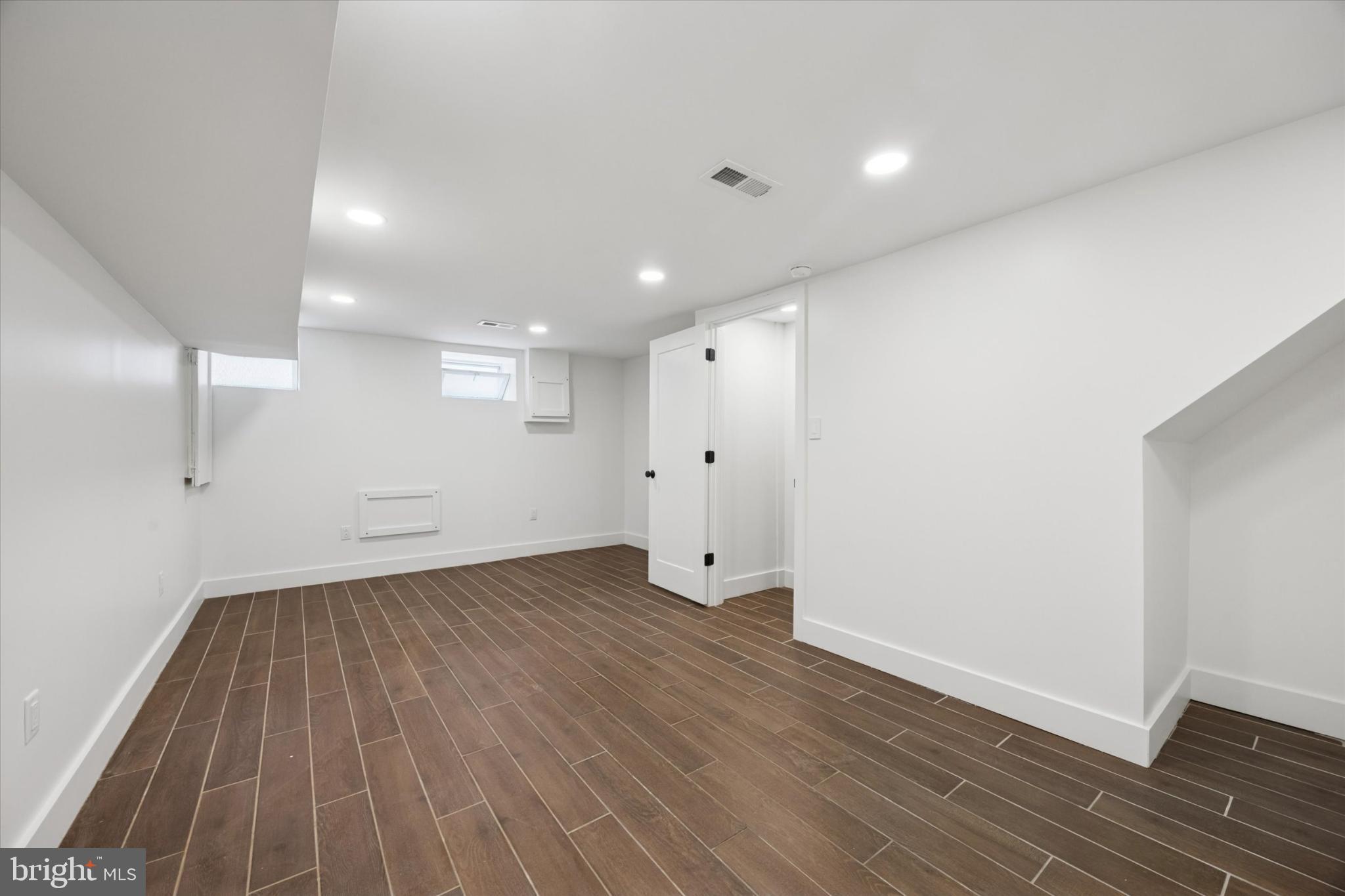 DICKINSON NARROWS - Residential