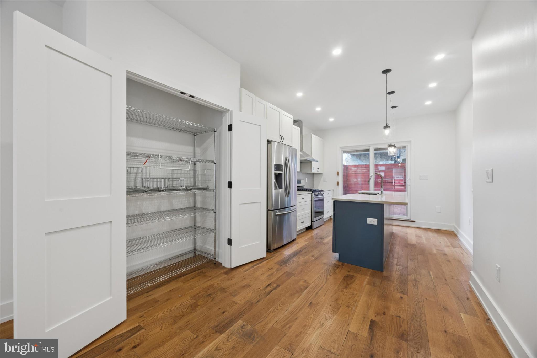 DICKINSON NARROWS - Residential