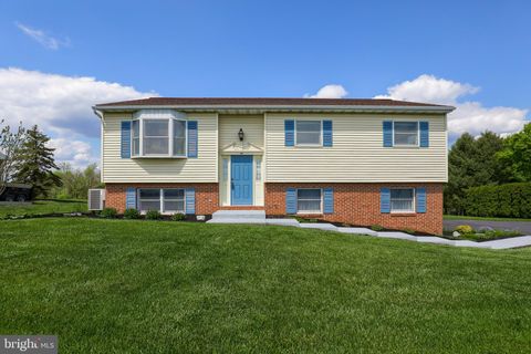 Photo of 1828 HOSSLER RD, MANHEIM, PA 17545 (MLS # PALA2034014)