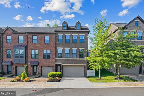 Photo of 9253 Wood Violet Court, FAIRFAX, VA 22031 (MLS # VAFX2314488)