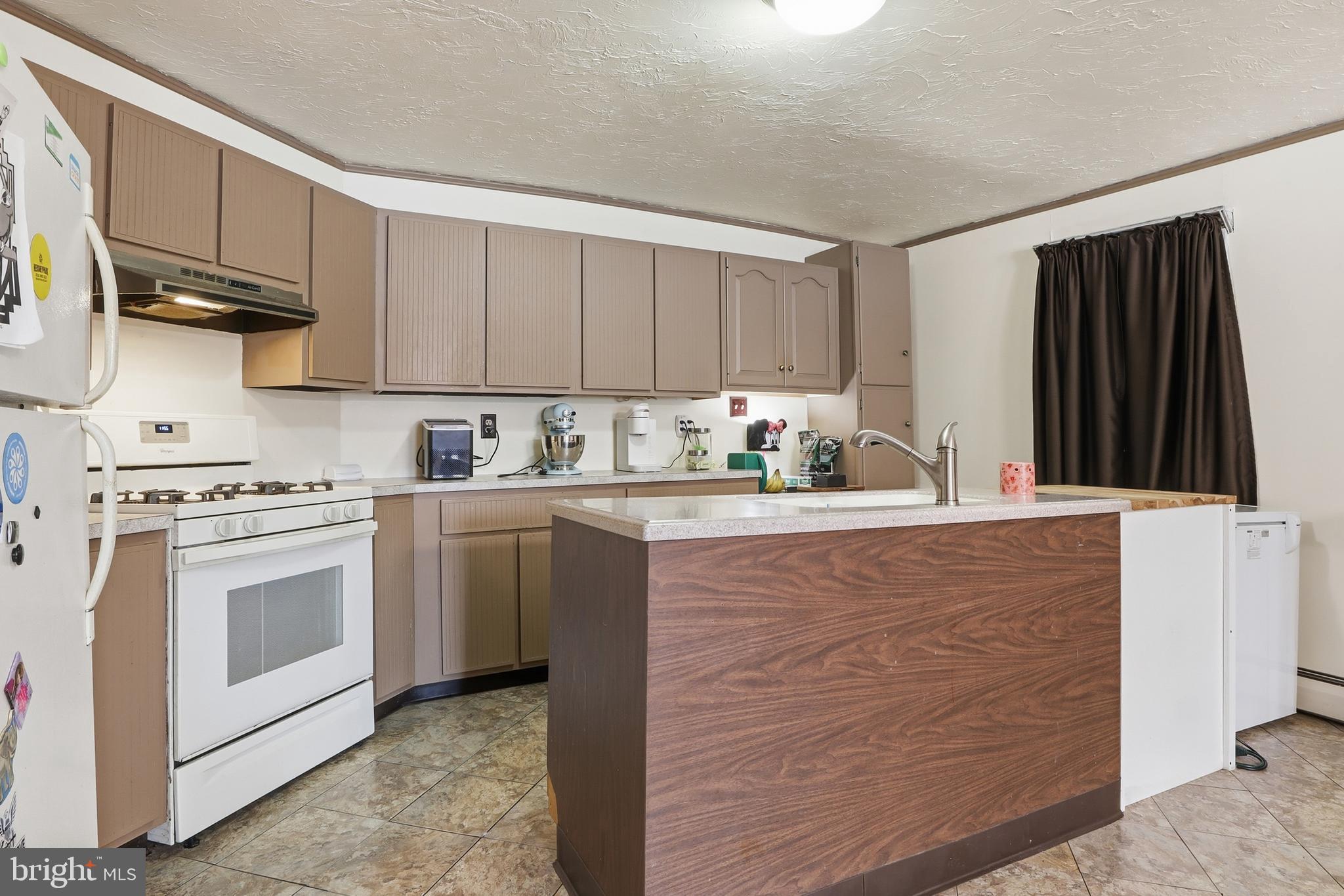 JONESTOWN - Residential