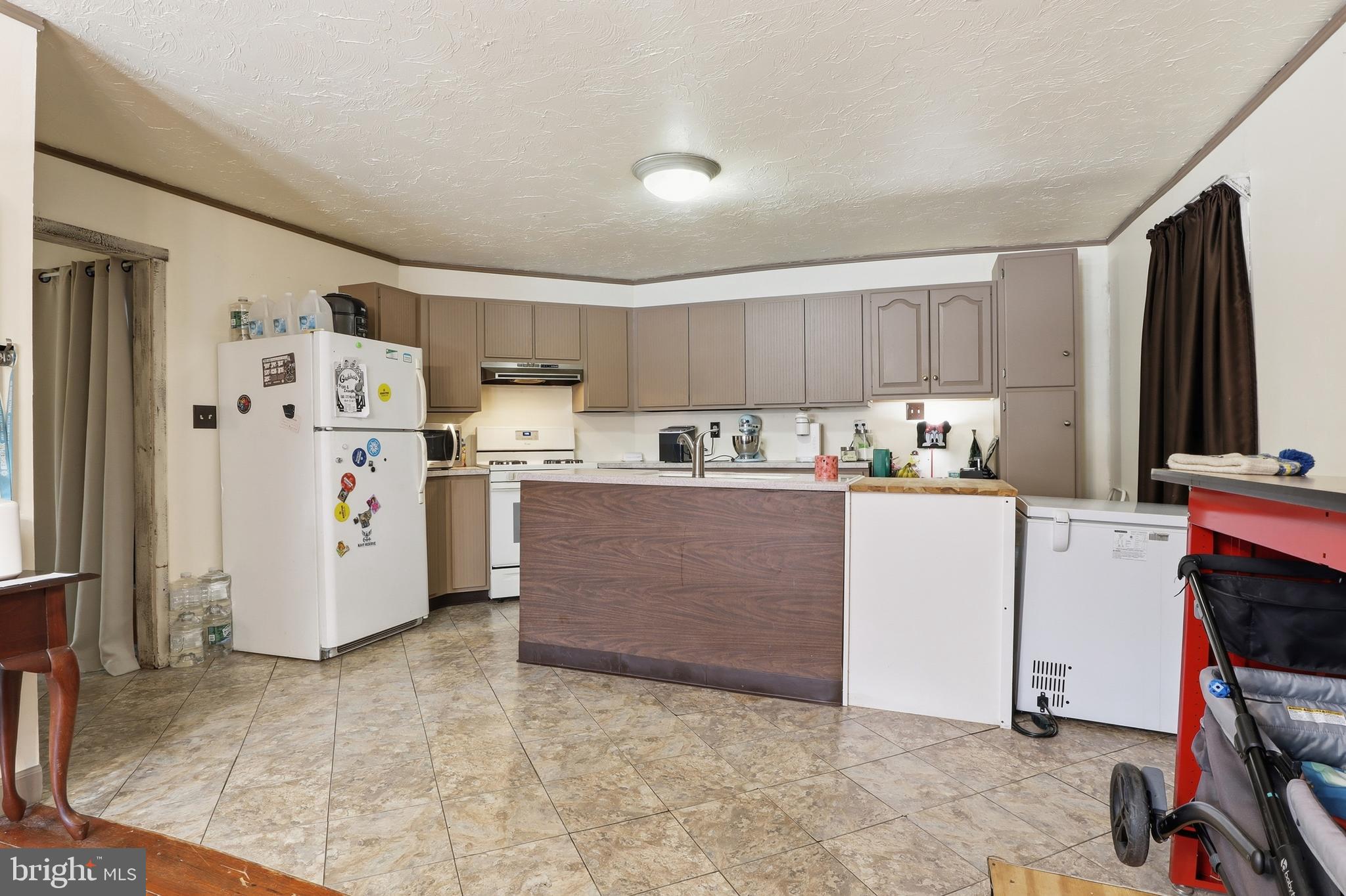 JONESTOWN - Residential