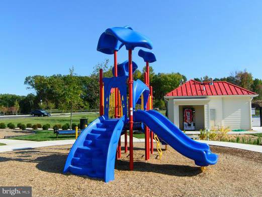 CREEKSIDE VILLAGE - Residential