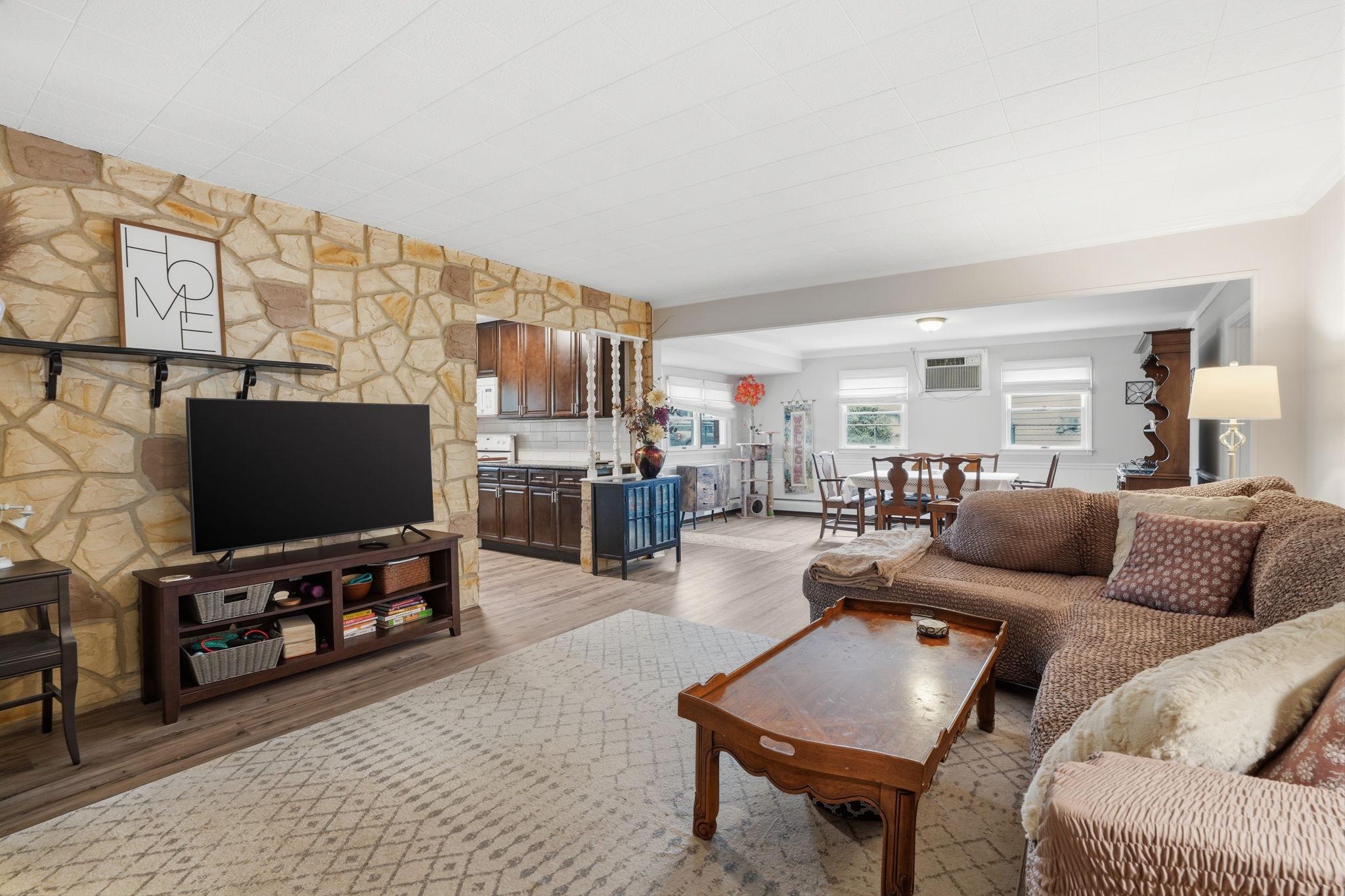 INDIAN CREEK - Residential