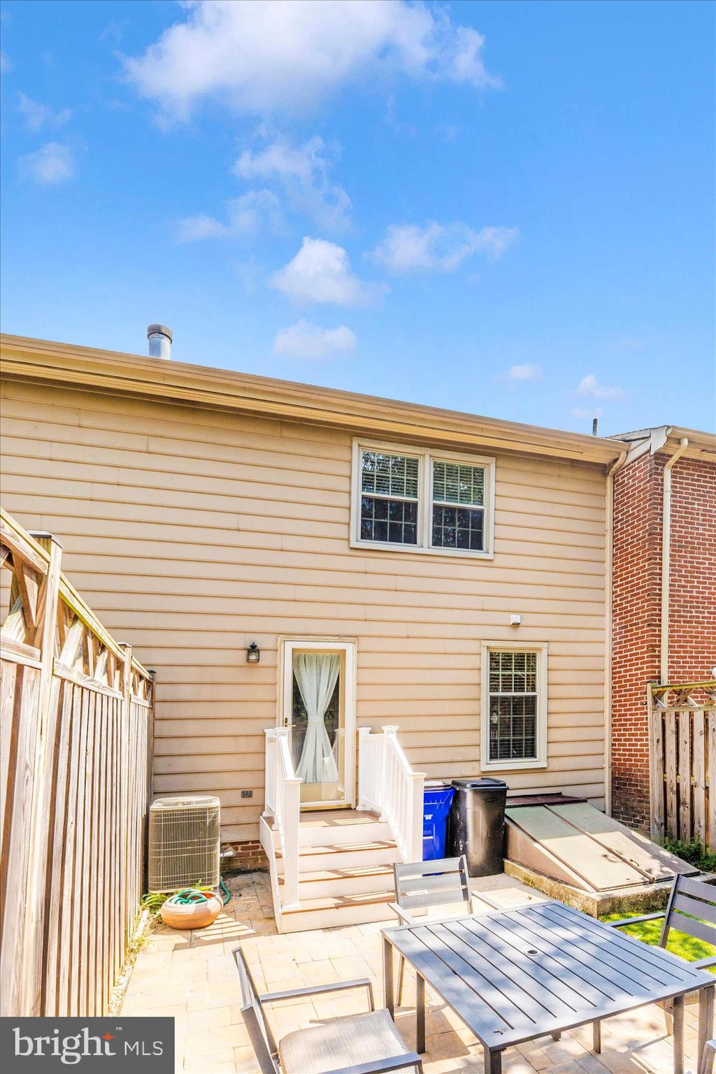 WATERSIDE - Residential