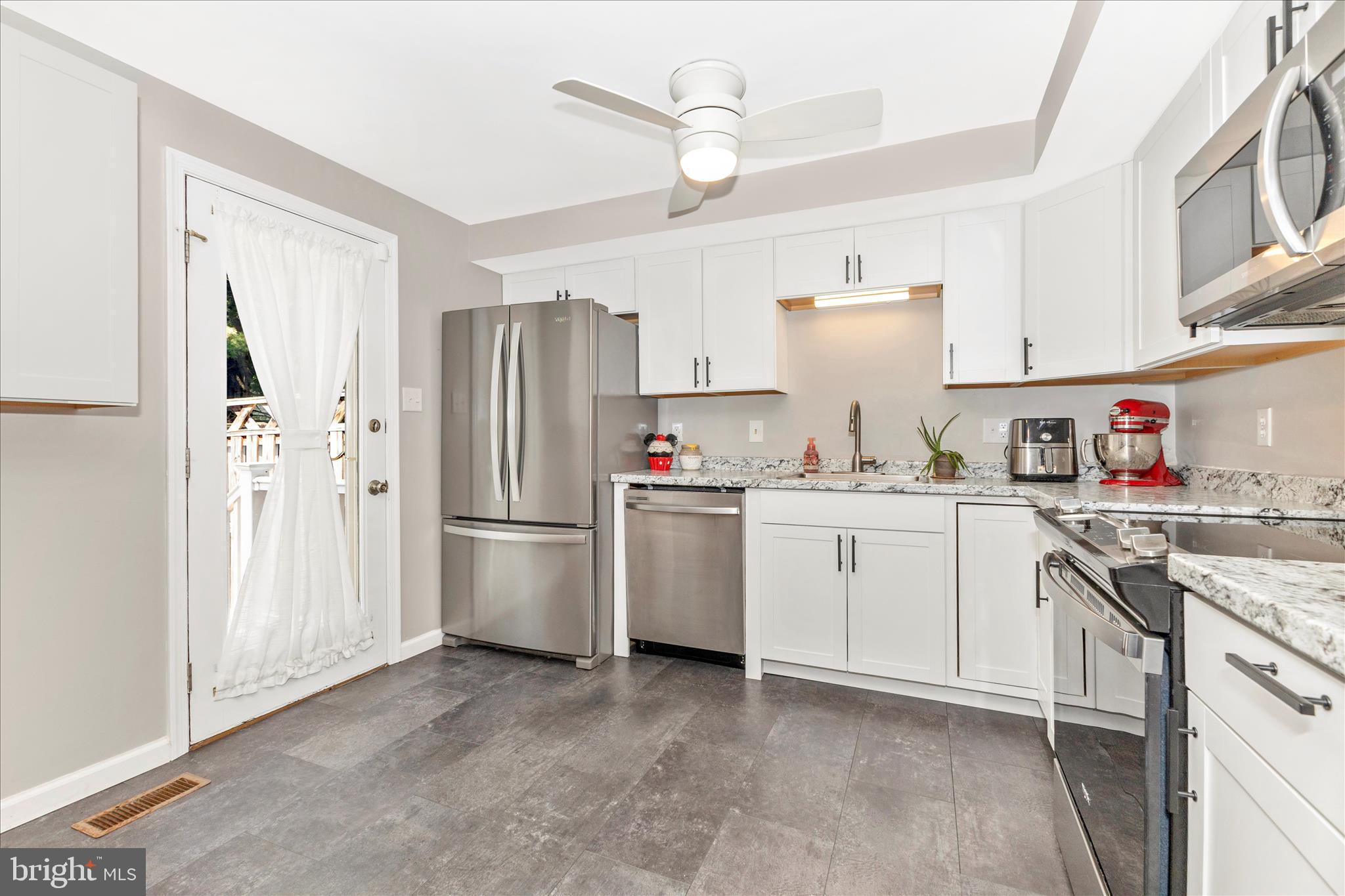 WATERSIDE - Residential