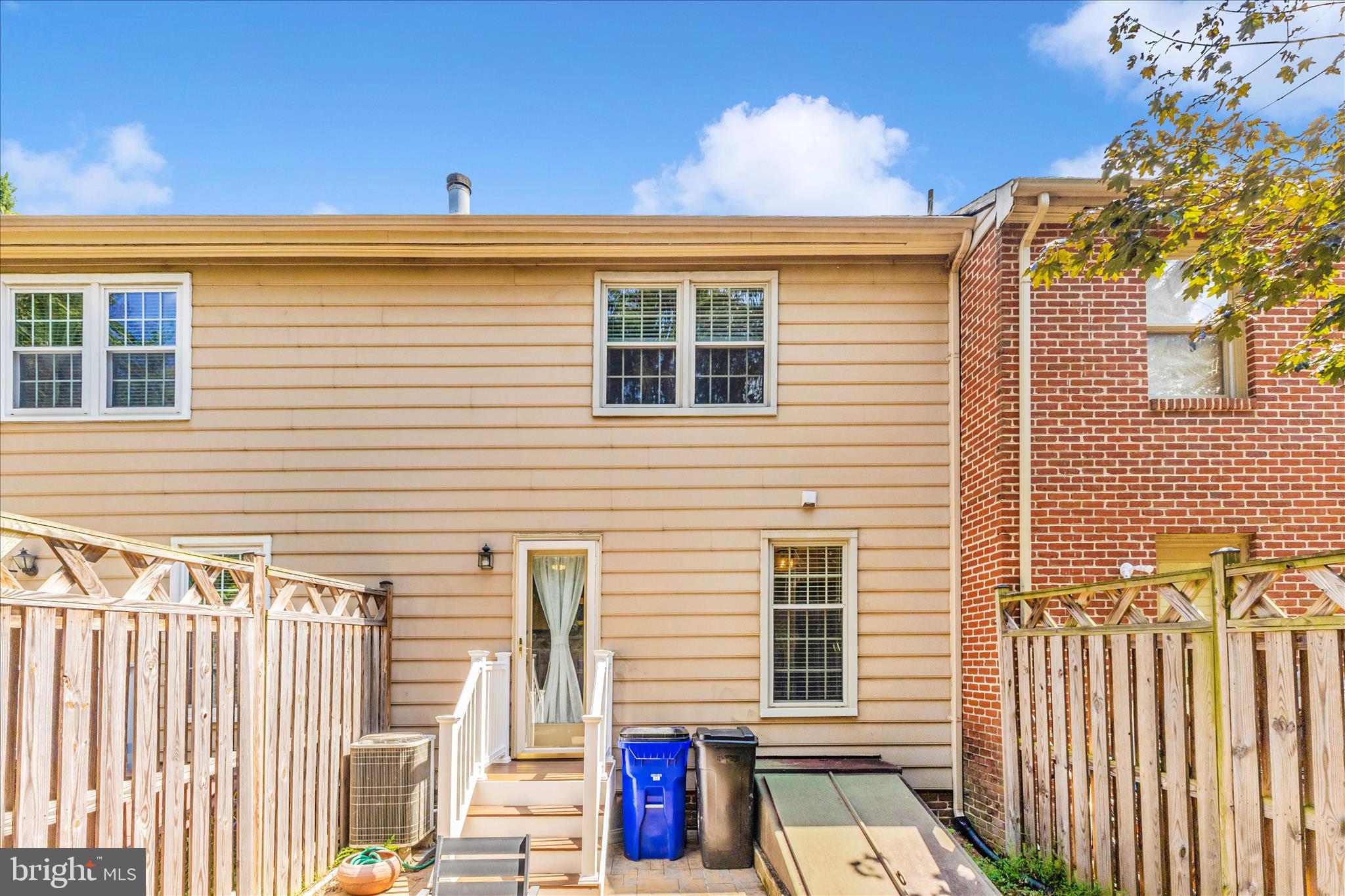 WATERSIDE - Residential