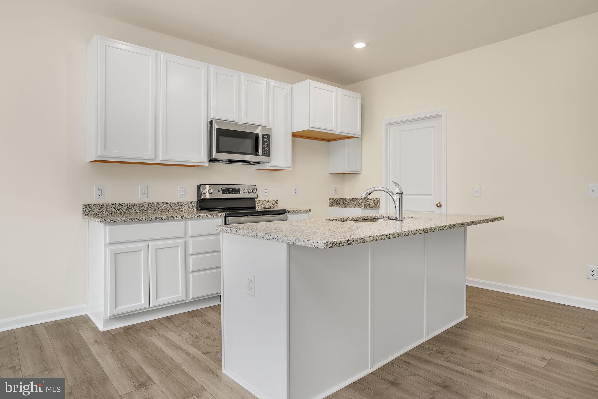 CAPTAIN'S COVE - Residential