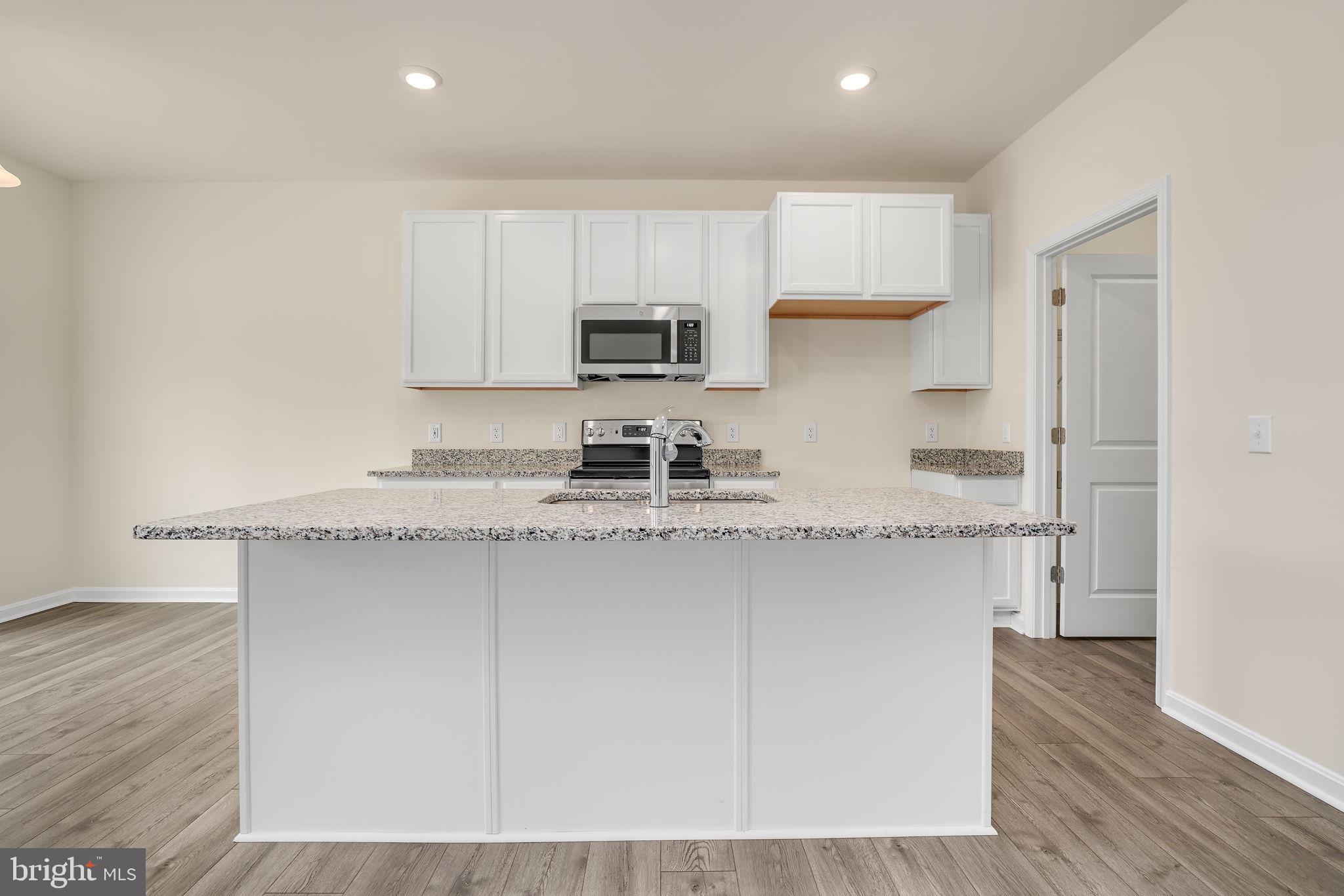 CAPTAIN'S COVE - Residential