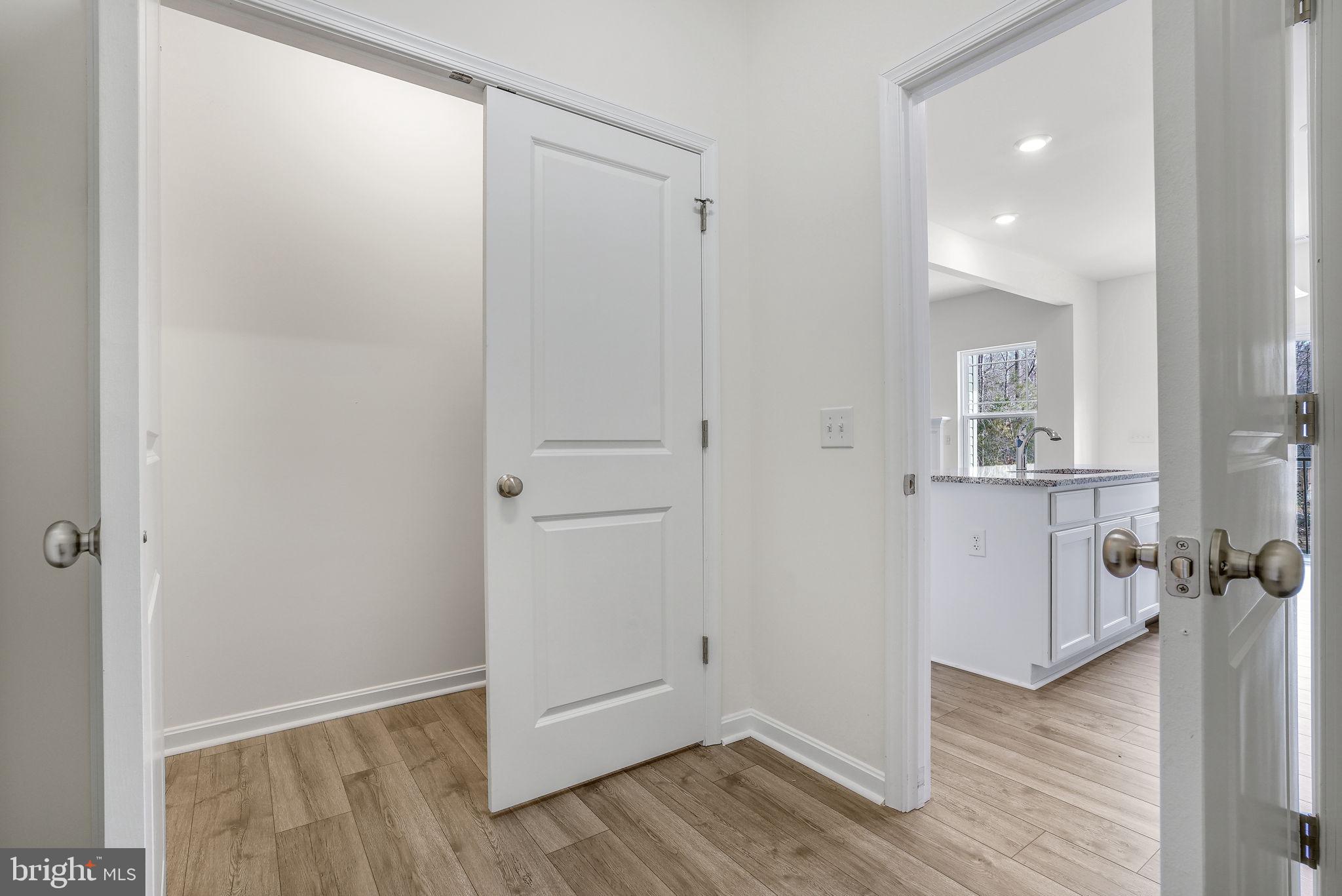 CAPTAIN'S COVE - Residential