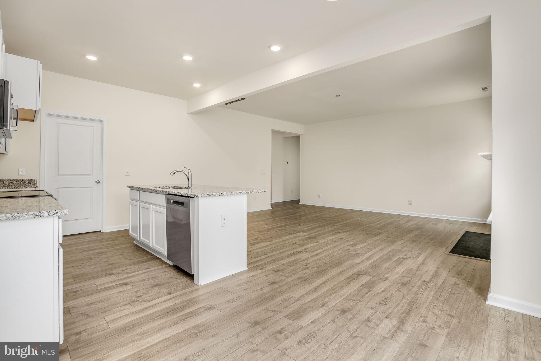 CAPTAIN'S COVE - Residential