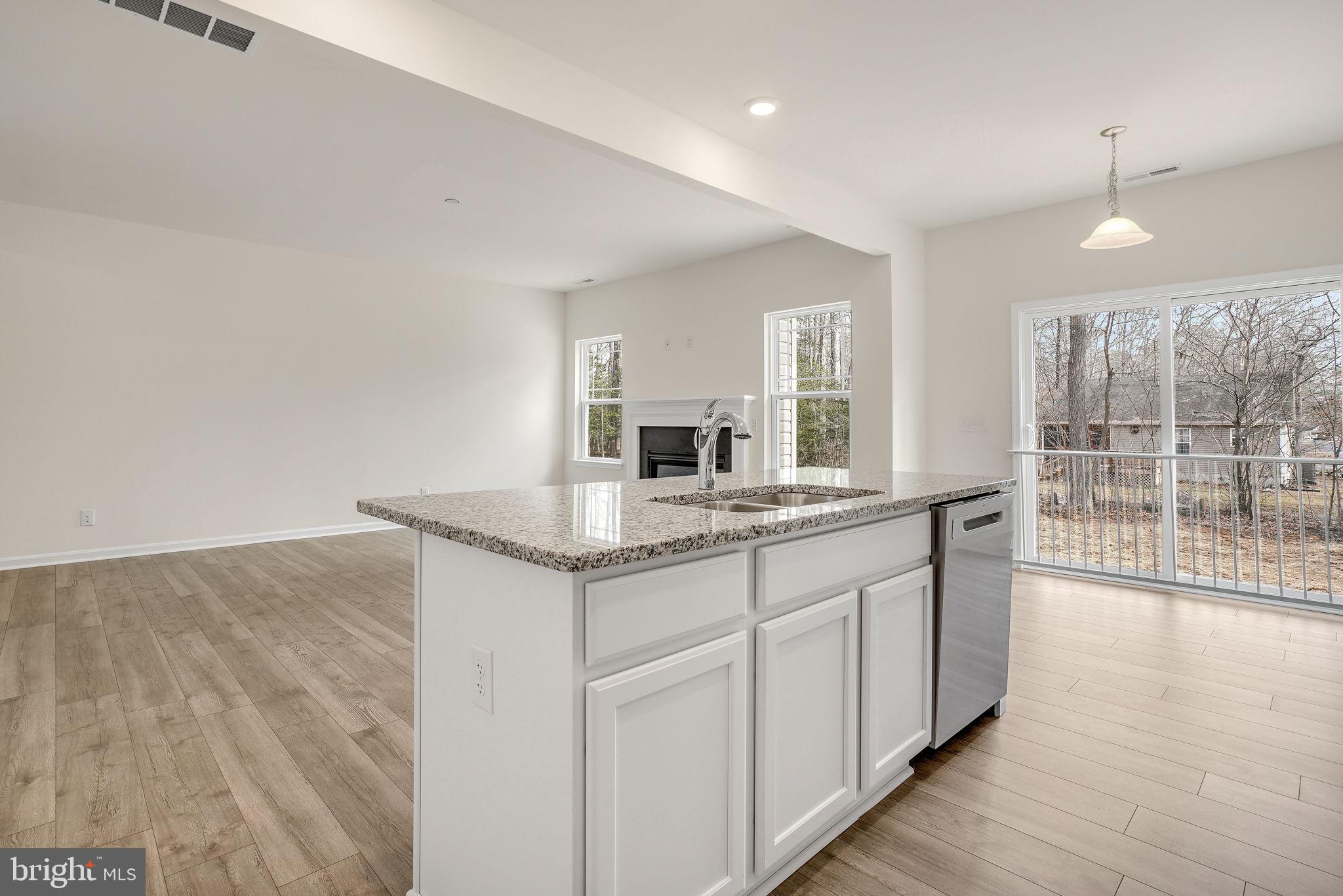 CAPTAIN'S COVE - Residential