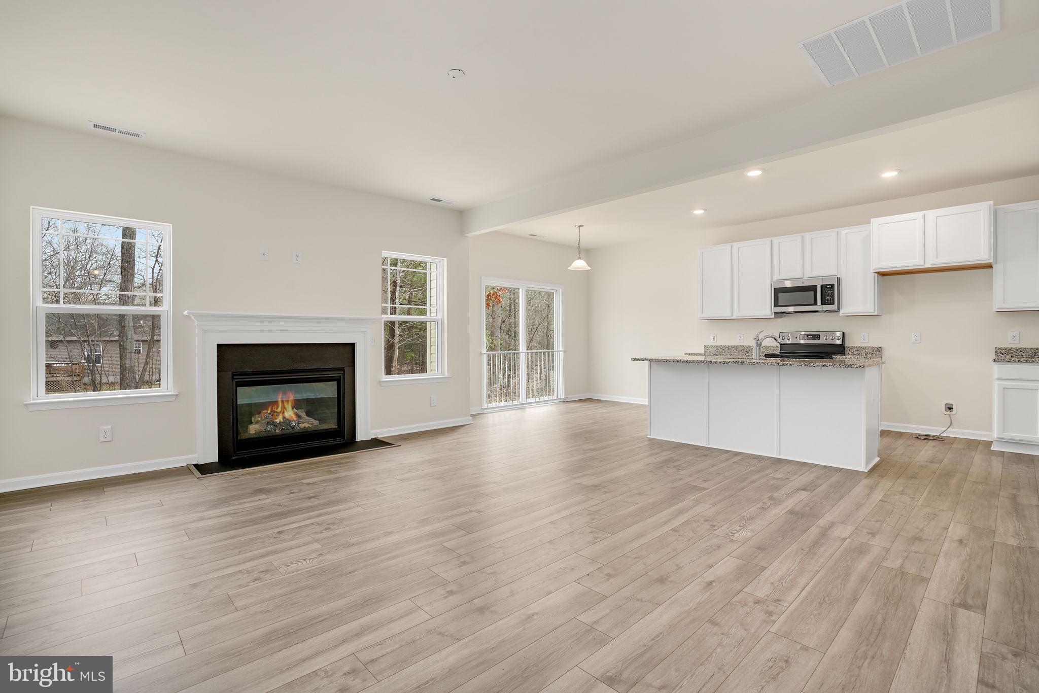 CAPTAIN'S COVE - Residential