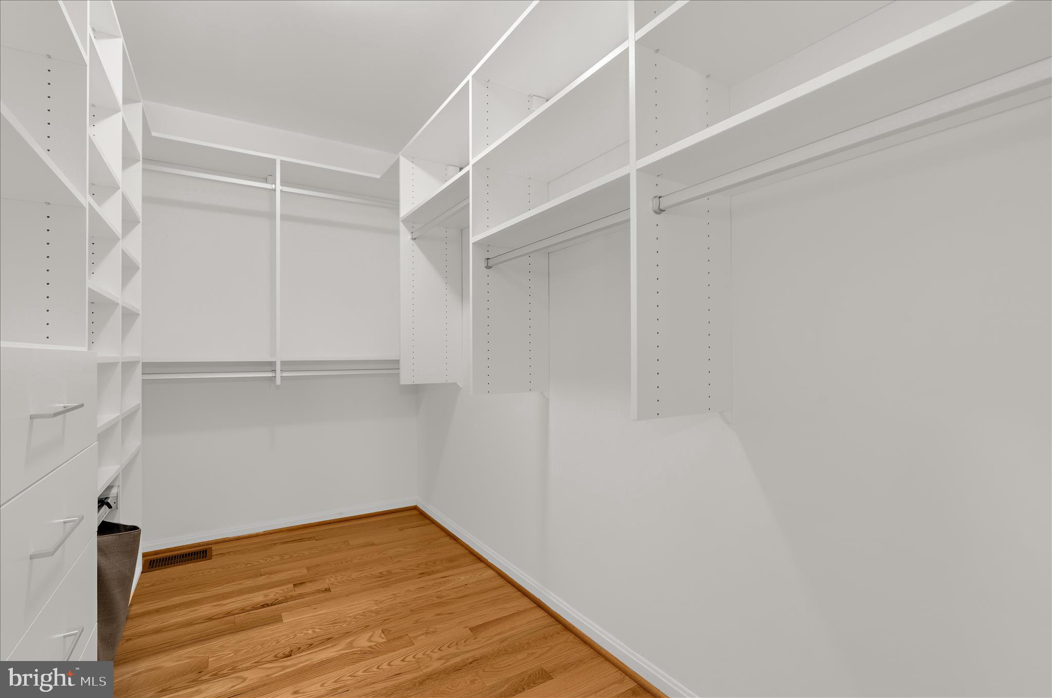 BURLEIGH MANOR - Residential