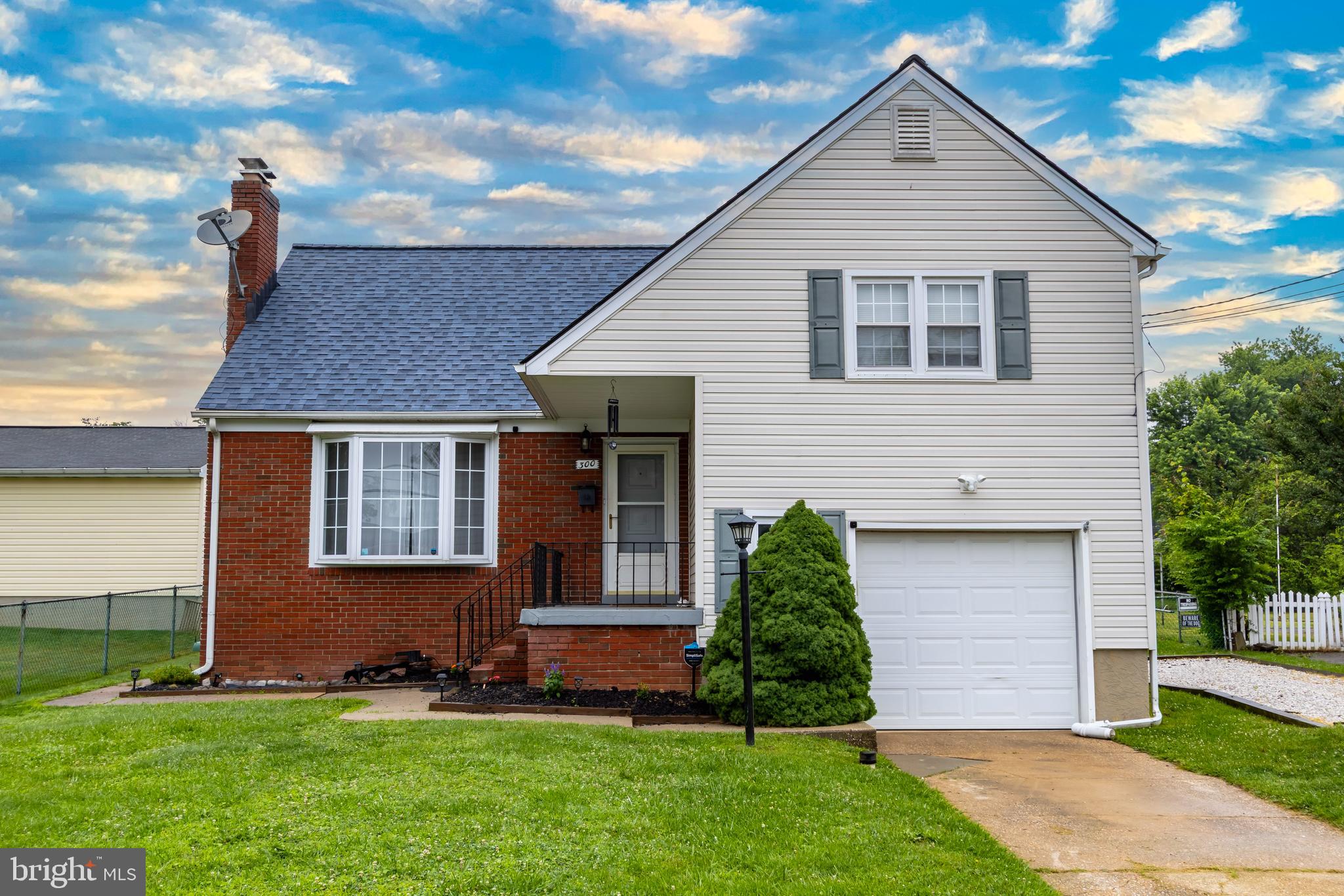 UNIQUE 5 LEVEL SPLIT WITH OVERSIZED 1 CAR GARAGE, EXTENDED DRIVEWAY, FENCED IN YARD, WITH ABOVE GROUND SALT WATER POOL & DECK. FEATURES UPDATED KITCHEN W/SS APPLIANCES, UPGRADED COUNTERTOPS, SPACIOUS BEDROOMS, HARDWOOD FLOORS, LARGE FAMILY ROOM. UPDATES INCLUDE NEW 40 YEAR ROOF 2/25 W/ARCH SHINGLES, HVAC 2022 W/NEW THERMOSTAT, COOKTOP & COUNTERS 2024, REFRIGERATOR 12/21, WASHER/DRYER 12/21, ABOVE GROUND POOL 5/23. FIREPLACE IN LIVING ROOM NEVER USED, DECORATIVE ONLY. ATTIC FOR STORAGE ONLY.