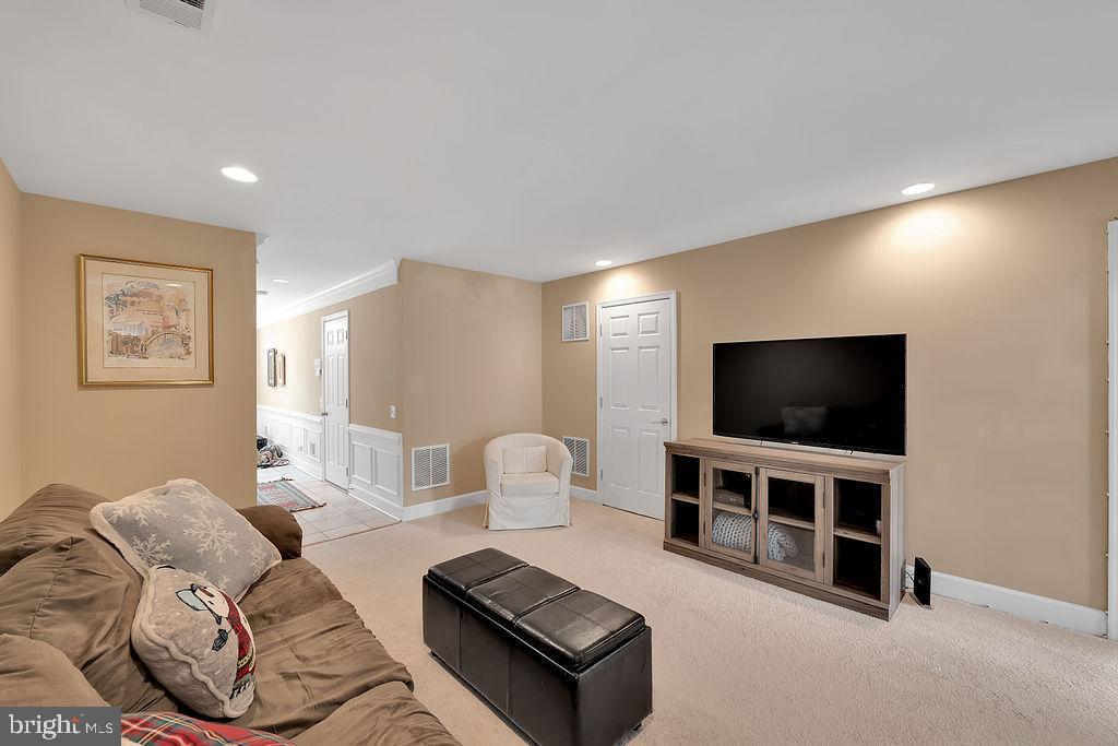 POTOMAC CLUB CONDOMINIUMS - Residential