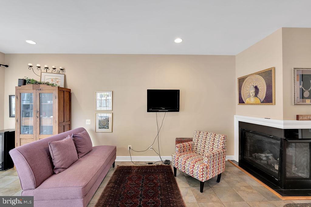 POTOMAC CLUB CONDOMINIUMS - Residential