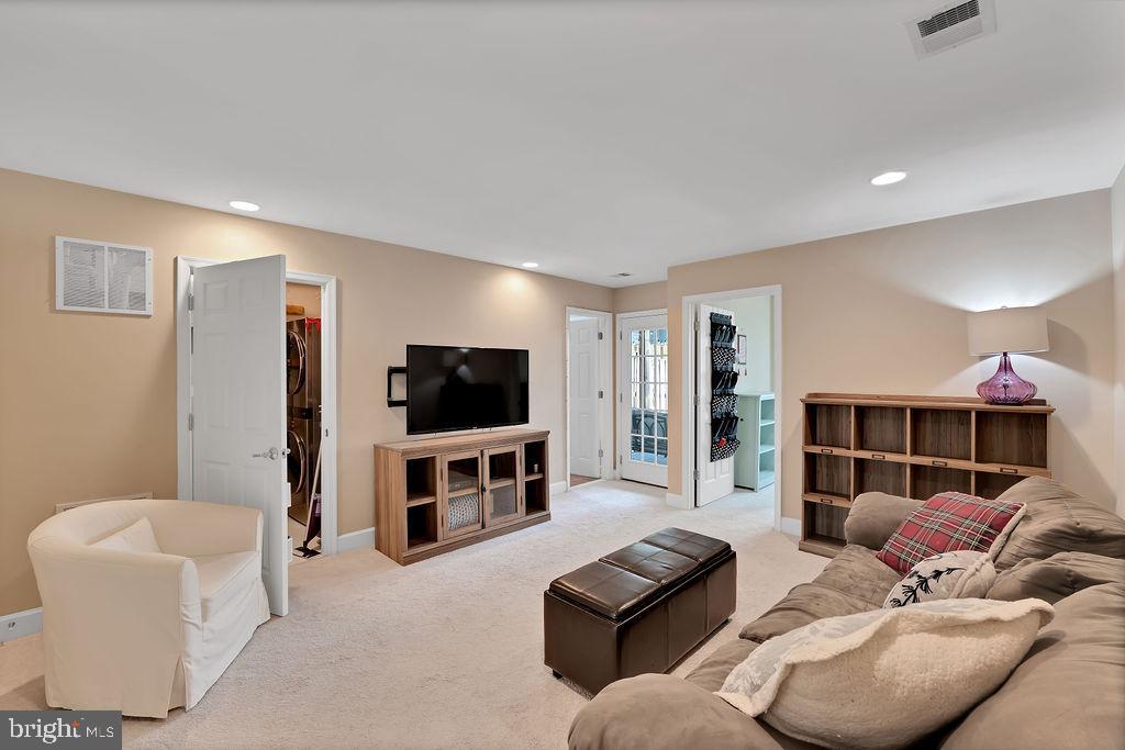 POTOMAC CLUB CONDOMINIUMS - Residential