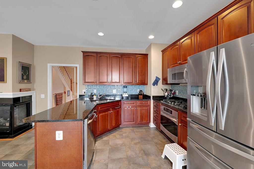 POTOMAC CLUB CONDOMINIUMS - Residential