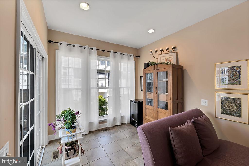 POTOMAC CLUB CONDOMINIUMS - Residential