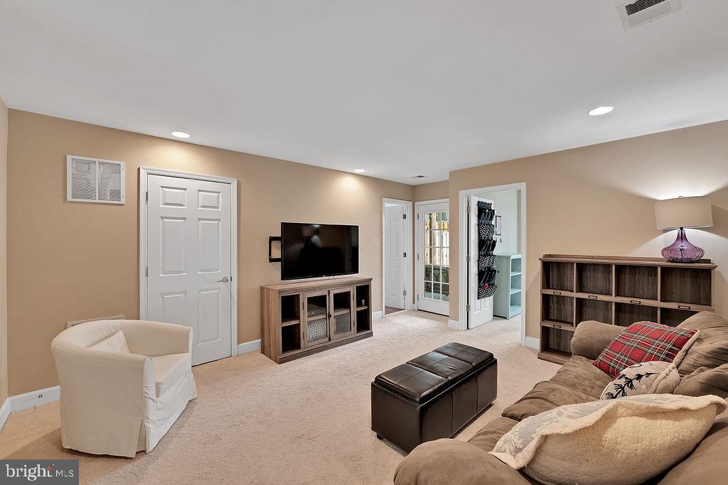 POTOMAC CLUB CONDOMINIUMS - Residential