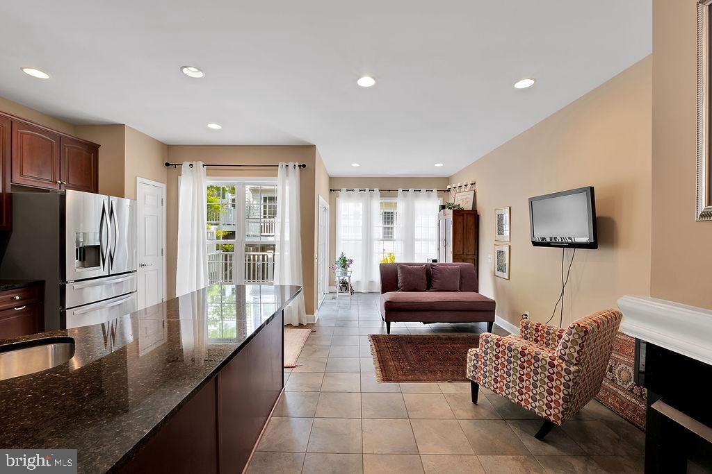 POTOMAC CLUB CONDOMINIUMS - Residential