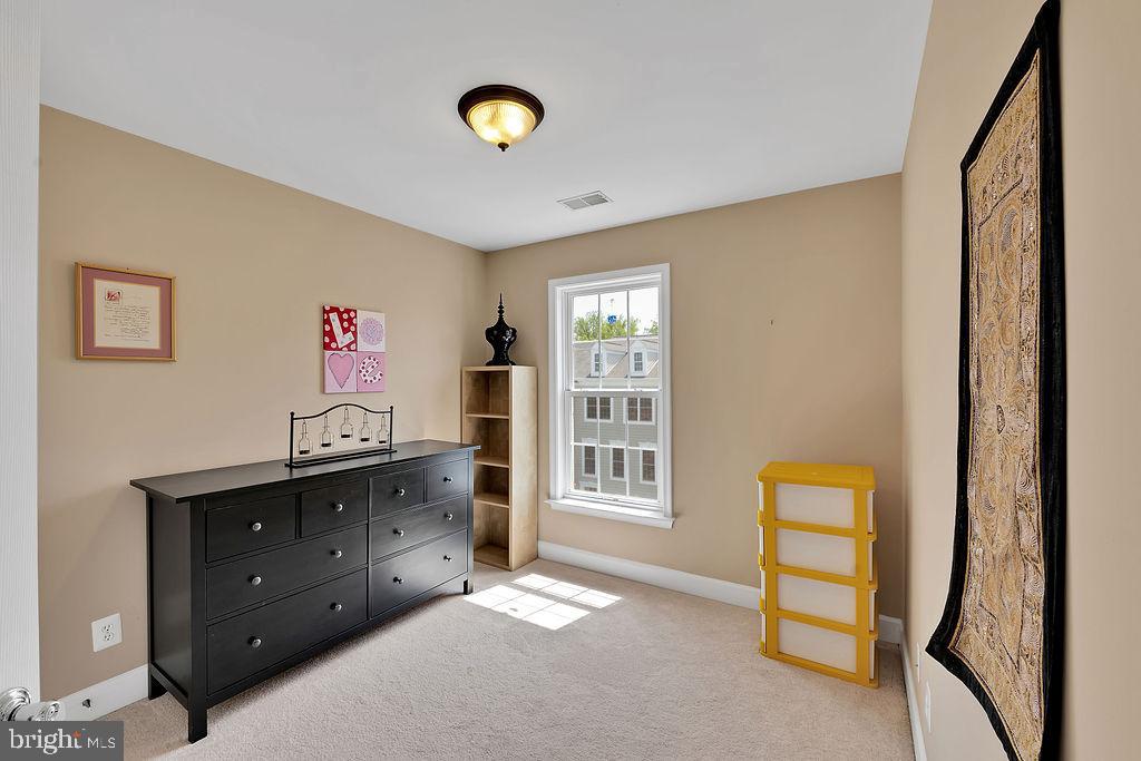 POTOMAC CLUB CONDOMINIUMS - Residential