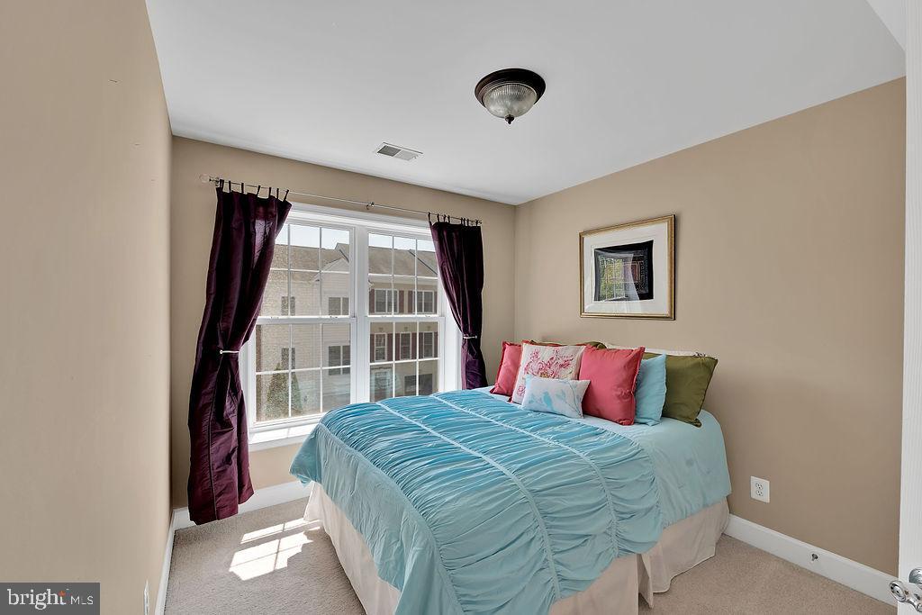 POTOMAC CLUB CONDOMINIUMS - Residential