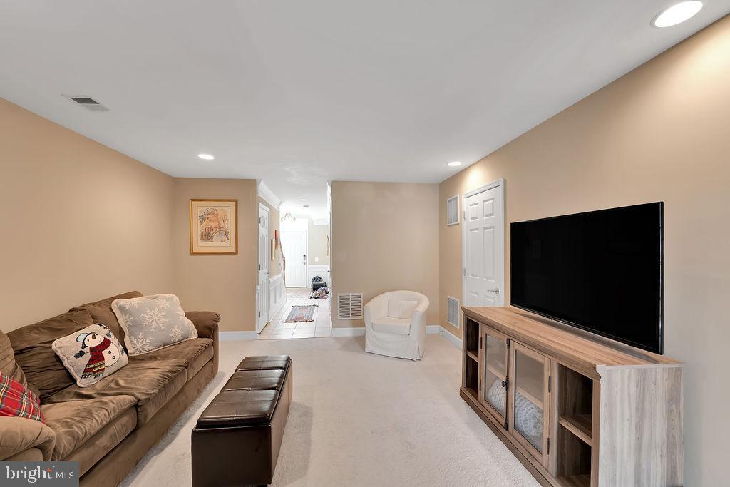 POTOMAC CLUB CONDOMINIUMS - Residential