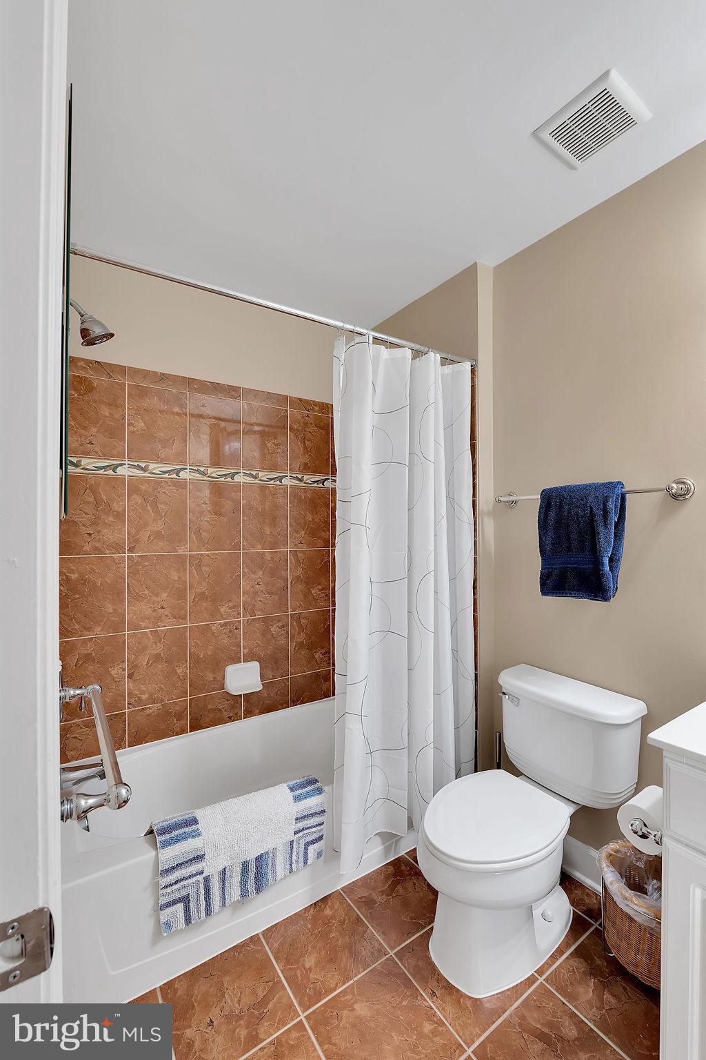 POTOMAC CLUB CONDOMINIUMS - Residential