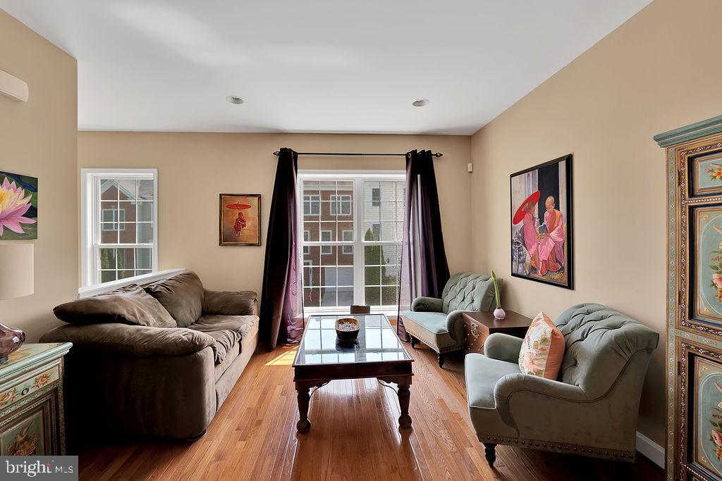 POTOMAC CLUB CONDOMINIUMS - Residential