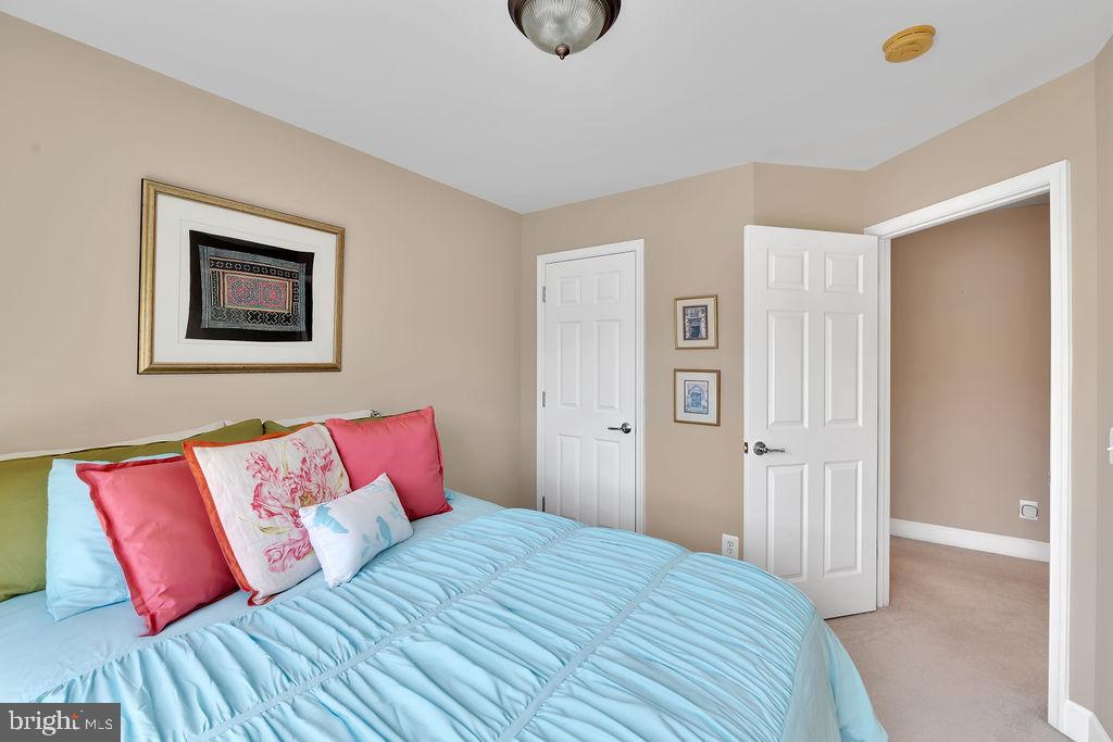 POTOMAC CLUB CONDOMINIUMS - Residential