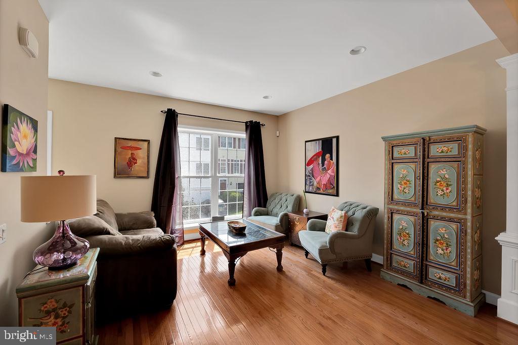 POTOMAC CLUB CONDOMINIUMS - Residential