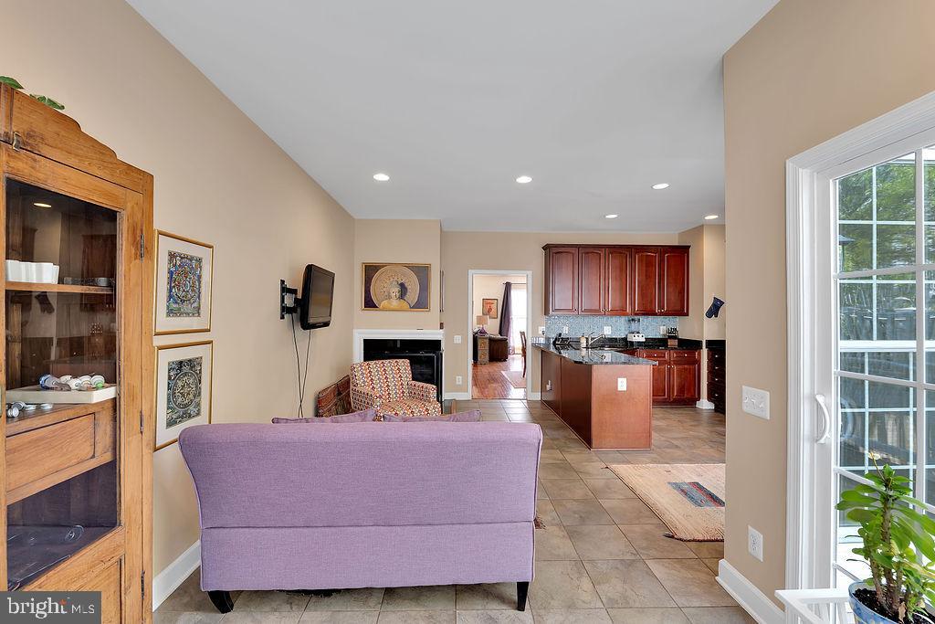 POTOMAC CLUB CONDOMINIUMS - Residential