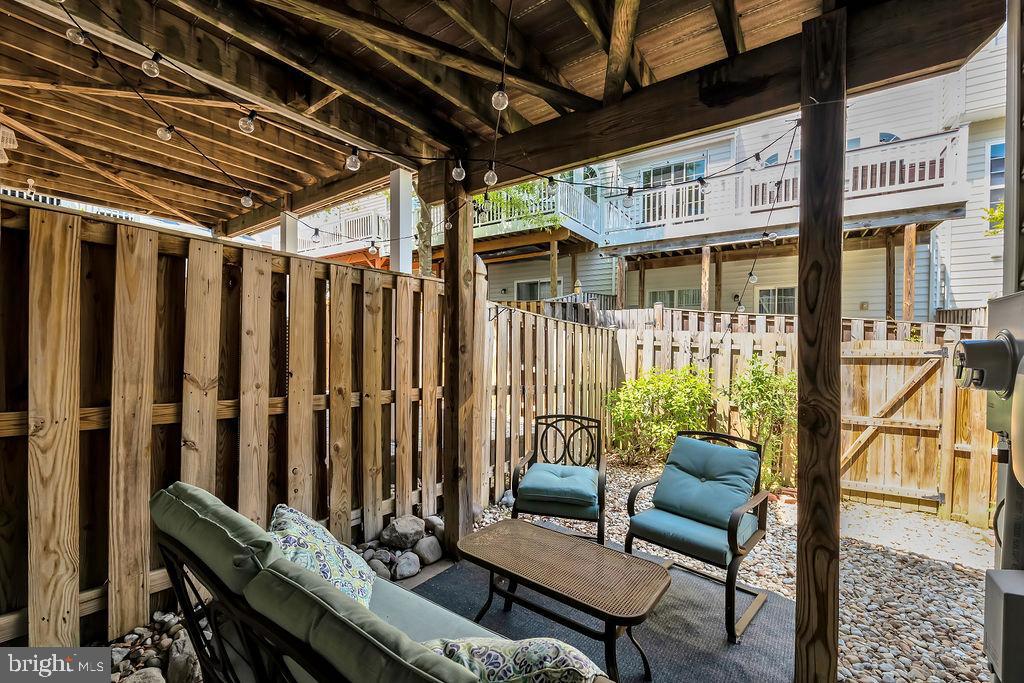 POTOMAC CLUB CONDOMINIUMS - Residential