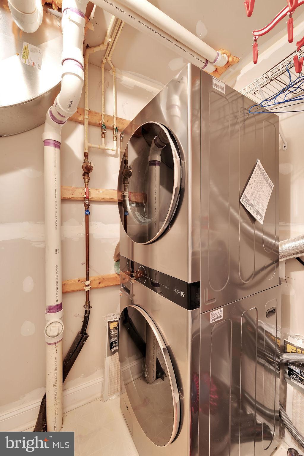 POTOMAC CLUB CONDOMINIUMS - Residential