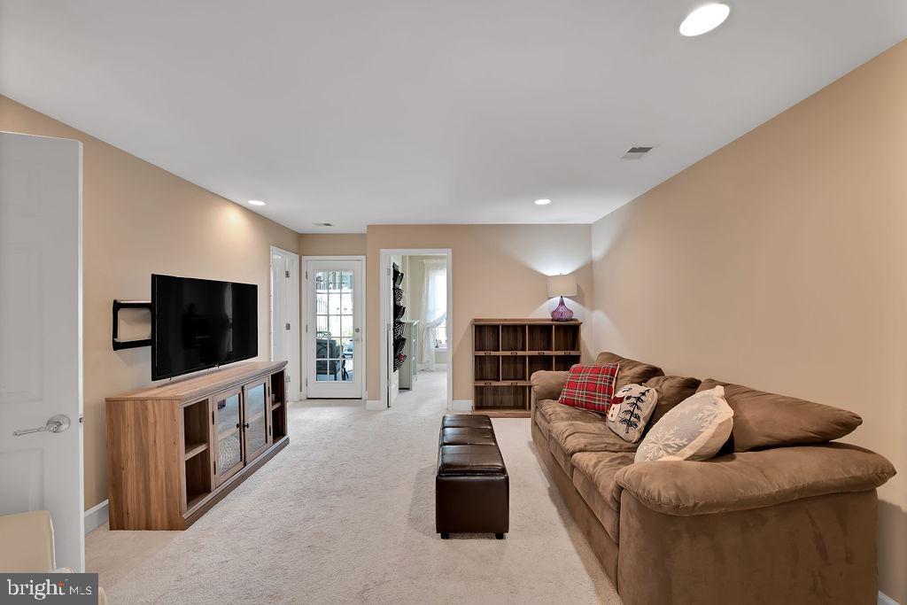 POTOMAC CLUB CONDOMINIUMS - Residential