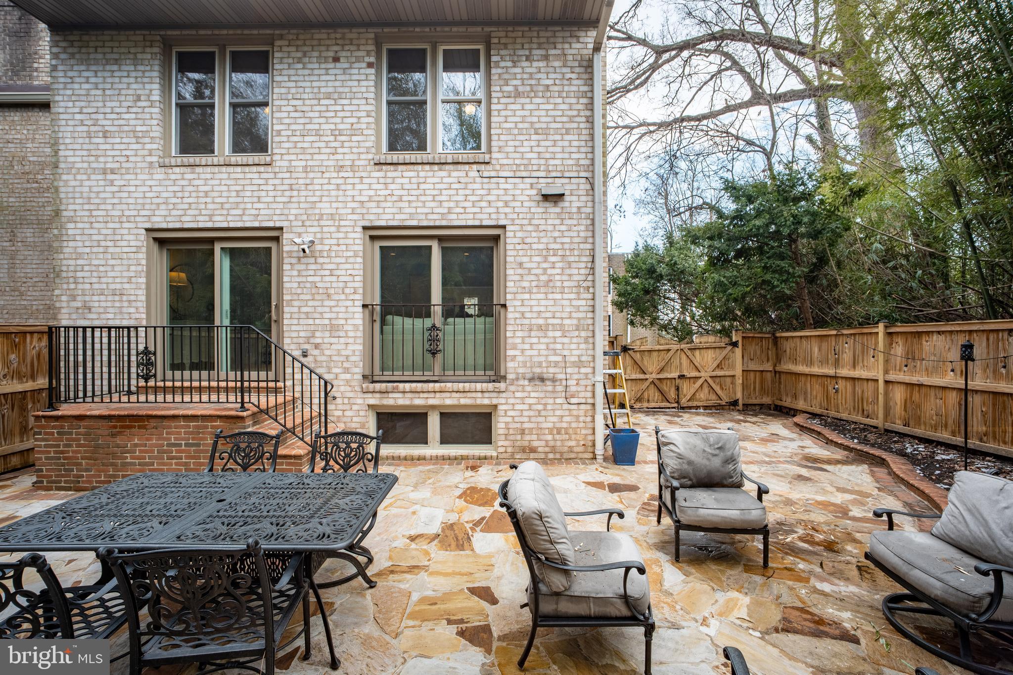 LAUDERDALE - Residential