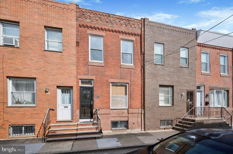 Townhouse For Sale - 2229 S Garnet Street<br/> PHILADELPHIA, PA 19145