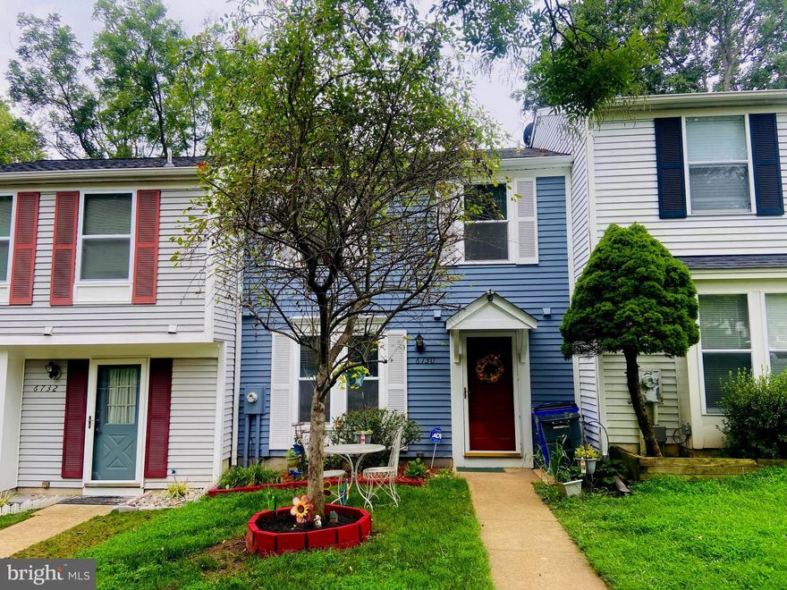 OWNER-OCCUPIED. TWO  BEDROOMS AND A FULL BATHROOM ON THE UPPER-LEVEL TOWNHOME.  THE HOME HAS A GREAT POTENTIAL. NEED SOME TLC, SELLER OFFER $6,000 CREDIT TO BUYERS.  THE LIVING/DINING-COMBO IS WITH  A WOOD-BURNING FIREPLACE AND HAS AN ACCESS TO THE BACKYARD WITH A PATIO AND CONVENIENT SHED.  THE PRIVATE FENCED BACK YARD IS SURROUNDED BY MATURE TREES. THE HOME IS IN A QUIET NEIGHBORHOOD. IT'S VERY CONVENIENT FOR SHOPPING, RECREATION & MAJOR COMMUTER ROUTES. THE GUTTERS ARE NEW WITH A PROTECTION PLAN 10 MONTHS OLD.  AS IS CONDITIONS. SUBJECT TO HOME CHOICE. APPOINTMENTS ONLY ON SATURDAY  9:00 am to 1:00 pm AND SUNDAY 9:00 am TO 6:30 pm.