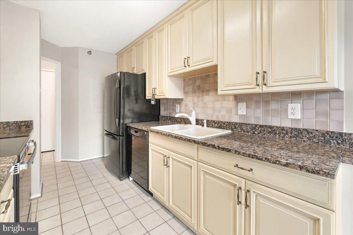 GREENS AT LEISURE WORLD - Residential