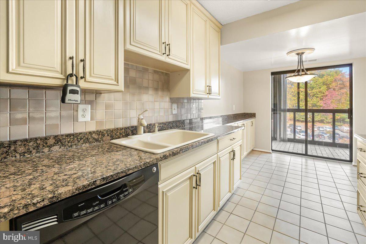 GREENS AT LEISURE WORLD - Residential