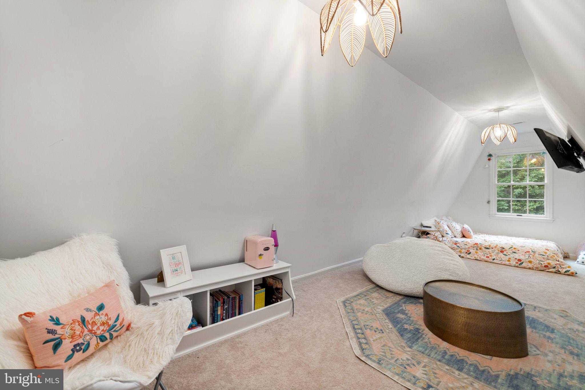 AVALON ESTS - Residential