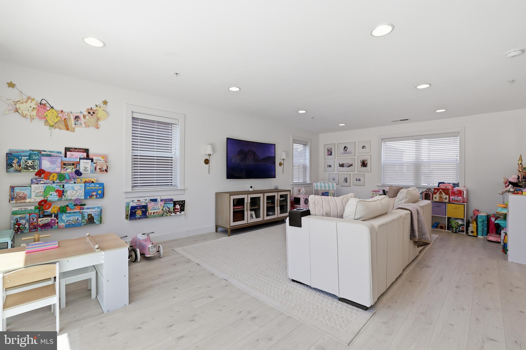 TOWER OAKS - Residential