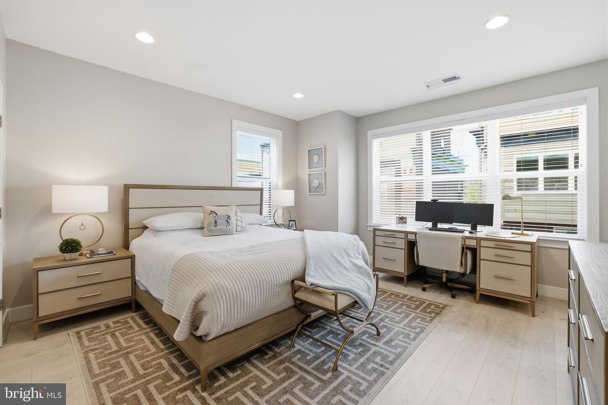 TOWER OAKS - Residential