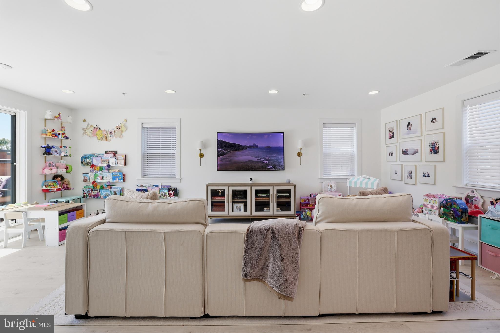 TOWER OAKS - Residential