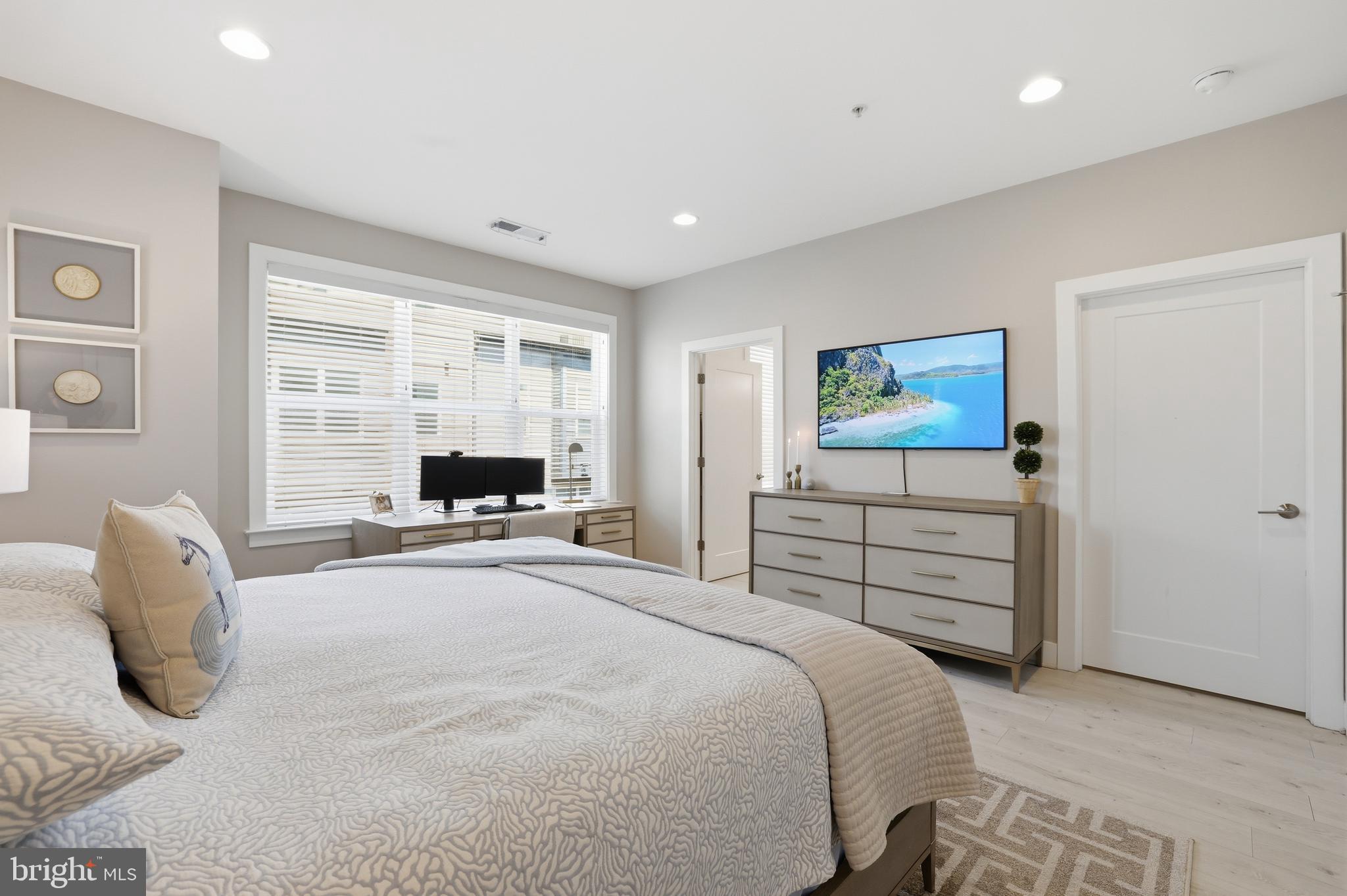 TOWER OAKS - Residential